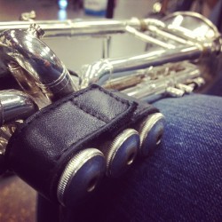 #trumpet #musicalinstrument #music #noise #silver #shiny #iphoneography #ig #instagram #follow #like #reflection  (Taken with instagram)