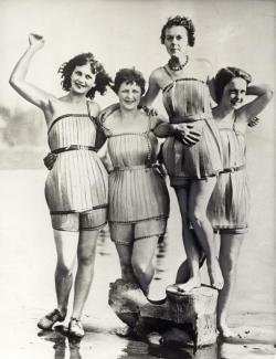 Maillots de bain en bois flottants - 1929