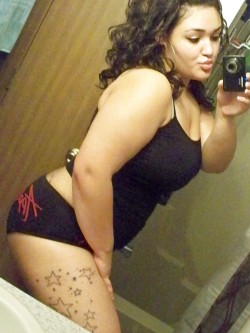 Thick set sexy mirror shot. [follow for LOADS more like this] - Certified #KillerKurves 