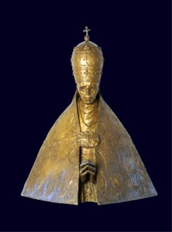 Francesco Messina, busto in bronzo di Pio XII con tiara in capo | Piviale, XVII secolo, seta, filo d'oro e d'argento
