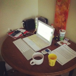 Catching up on my social networking. #Apple #coffee #Juice #morning (Taken with instagram)