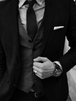 tightwhitepussy:  Oh fuck yes.  Love a man in a suit, and out of one ;)