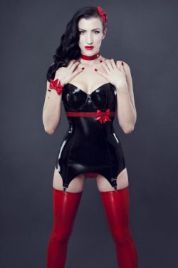 latexrubber:  ladylucielatex:  New photo from my makeover shoot with Iberian Black Arts - I’m very pleased!Wearing Corselette: http://www.ladylucie.com/corselette.htmland Underbust bow: http://www.ladylucie.com/underbust.html  I love corsets and