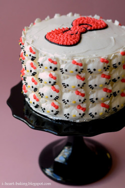gastrogirl:  hello kitty ombre cake.  CAN THIS BE A &ldquo;CONGRATS DONNA, YOU DID STUFF THIS SEMESTER&rdquo; CAKE?