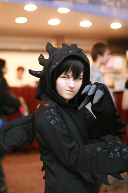 inkandscales:  cuteasscosplay:  Toothless - How to Train Your Dragon  CUTE  I just want to wear this all the time.