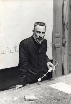 mydaguerreotypeboyfriend:  Love us some Pierre Curie… theremina:  Pierre Curie, being hot as fuck. (Lecture on radium, Paris, c. 1900. photo by Henri Roger-Viollet.) via Russell Joslin  