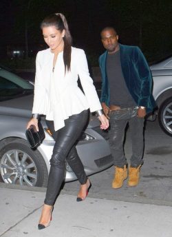 tupac4l:  yazzyshakur:  lol why kanye got his pants down  omggg  LOLOL Yeezy please don&rsquo;t wife that broad tho.
