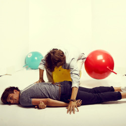 harry-styles-is-sex:  fiveerectionsintheonedirection:  gay gay gay  am i the only one thinking rape