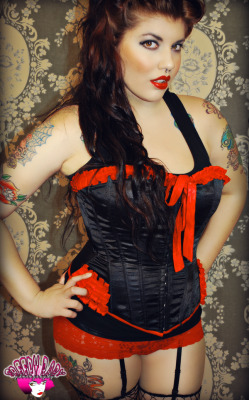 Tattoo&rsquo;d temptress. [follow for LOADS more like this] - Certified #KillerKurves 