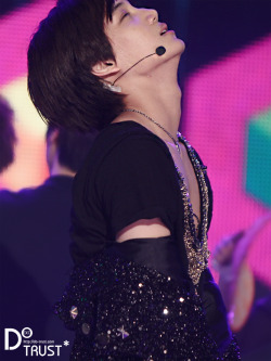 OMFG THIS PHOTO&hellip;WTH KAI WTH ? MY FEELINGS MYGOD..what r u thinking of?  SEX FACE TOTAL SEX FACE. LOOK AT THAT ADAMS APPLE AND LIPS AND CHEST. Tiny bit of swear dripping down his jaw. Kai you are porn. PORN I TELL U  ASDFGHJKL  STOP TRYING TO SEDUCE