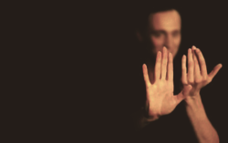 cosmictuesdays:  For those that like hands, Tom Hiddleston, and Tom Hiddleston’s hands.  Hffngg, yes please.