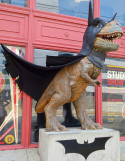 theunionpacific:  fuckyeahbatman:  Batman Dinosaur in Pittsburgh - Dino Bat (by Anirudh Koul)  Welp. My day is over.  I just love Pittsburgh&rsquo;s obsession with dinosaurs statues.
