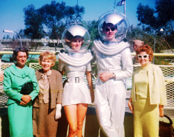 monkeypants:  vintagegal: Tomorrowland at Disneyland 1961 
