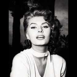 It bums me out that the 50s will be remembered for beauty like this and our generation will be remembered as Snooki #classic #50s #beauty #snooki  (Taken with instagram)