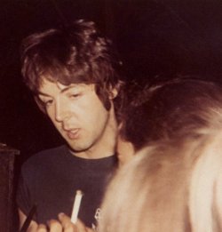 crowdog89:  Candid picture of Paul McCartney 