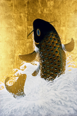 blackcoffeecinnamon:  muramasakudoart:  Jumping Carp painting by Muramasa Kudo. Acrylic on gold leaf, part of his new series.   Kudou Muramasa (1948-) 　工藤村正 Jumping Carp