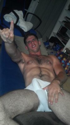 forbiddensights:  pitsnass:  Dude.  hotty with a hard on 