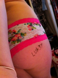 luk3y:  :D I LOVE SIGNS. FOLLOW HER NOW http://candy-cupsx.tumblr.com/