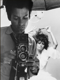 fantomas-en-cavale:  Richard Avedon- Autoportrait avec Sophia Loren