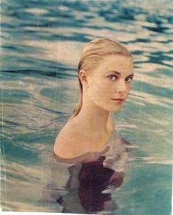 Grace Kelly in the swimming pool