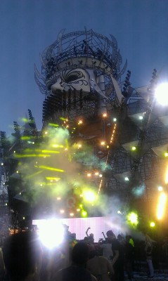 This was by farrr my favorite stage. I spent a majority of edc there. Q-dance  was sooo looovely.  I took this the last night. ♡