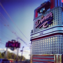 em-brenn:  There’s no place like Home. (Taken with Instagram at Menlo Park Diner)  Oh my god I want to go home and have pizza fries and tea.