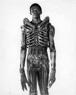 meatpixie:  reagancharlescook:  It never occurred to me to browse through the credits of Ridley Scott’s 1979 film Alien, to find out who was underneath the monstrous black mask. The man was Bolanji Badejo, a 7ft tall Nigerian design student picked