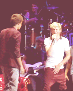 niallsfavoriteurl:   kryptoniall-deactivated20150613:  what actually goes through niall’s mind when liam moonwalks   Funny, that’s what actually foes through my mind whenever I see a new picture or video of Niall. 