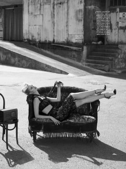 inspirationgallery:  ‘Figrua De Mujer’. Karolina Kurkova by Mariano Vivanco. Styled by Sarah Gore-Reeves, Vogue Mexico 
