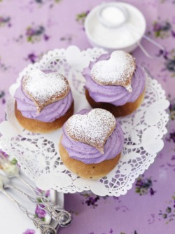 gastrogirl:  blueberry cream cakes. 