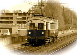 worldwiderails:  Motorrijtuig “Jaap” (by Michiel2005) An old Dutch electric train from 1924 passed Leiden today. The number is C9002, but it is named after Jaap Mol, a employee of the Dutch national railways. Motorrijtuig means motorcar. More info