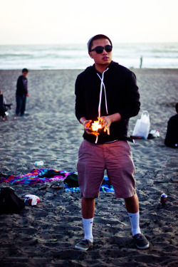 andyisjustdandy:  bdubzphoto:  No big deal, just Firebending at the beach.  Avatar fans, ever wanted to thow fireballs like Prince Zuko? Try this out. Hot Potato: Fire Nation Style   What you need: A tennis ball, lighter fluid, fire, some homies, and