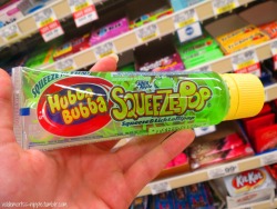s-exhausted:  al3n-a:  yum yumyumyumyumyumyumyumyumyumyum  “Squeeze and Lick Lollipop” LOLOL  these things are soooooo good.