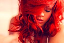 puro-a-mor:  Não é uma loucura quando você está completamente apaixonada?Você faria qualquer coisa por quem ama.   - Rihanna 