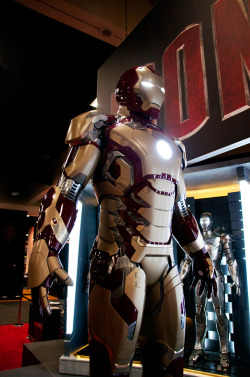 agentmlovestacos:  I just can’t even. These photos. UNNFF. marvelentertainment:  More photos of Iron Man’s new Iron Man 3 armor at Comic-Con International San Diego 2012. Pictures by Judith Stephens.  