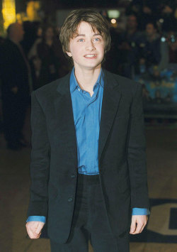 peetasmargaritas:  drarrywhore:  acciobenedictcumberbatch:  sara-saint-patience:  kibblesundbits:   Harry Potter stars at premieres for Sorcerer’s Stone and Deathly Hallows Part 2  What the hell is Rupert wearing. Like. WHY would you let him go to the