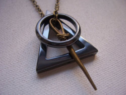 sassysquats:  wickedclothes:  Deathly Hallows Necklace The Elder Wand, the Cloak of Invisibility, and the Resurrection Stone. Sold on Etsy.  WANT NEED