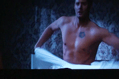 bonersoups:  Jensen trying to seductively take off his shirt: Season 7 gag reel 