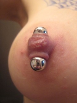 justagermandom:  piercednipplegirls:  I love large gauge verts!  I prefer horizontals, but I agree with the large gauge. In cunts as well.  Painballs .. sehr geil ! 