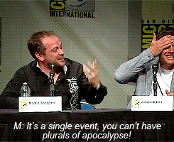 smallswingshoes:  undercover-moffat:  tardis-impala: (x)  #ALL HAIL MARK SHEPPARD #THE OVERLORD OF SUPERWHO  The fourth gif oh my god 