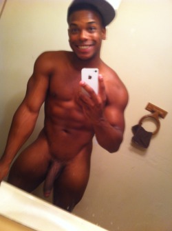 amanandnotaboy:  He’s always so sexy (via Guys with iPhones) 