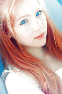 Sexy blue eyes redhead.