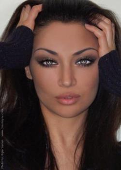eyerisk:  look at this bitch.SHE PERFECT. persians got it like that.   
