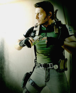 residentevil-fanart:  Chris Redfield by ~MaicouManiezzo   Perfect Chris Redfield hotness captured in this cosplay!