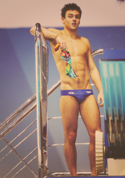 ttdaley:  4/50 pictures of Tom Daley being so attractive that I want to do sports 