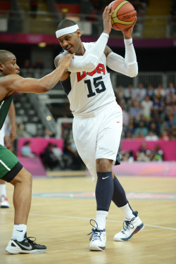 Carmelo Anthony tallied a U.S. Olympic single-game records of 37 points, and 10 3-pointers made and 12 3-pointers attempted.  HISTORIA!!!