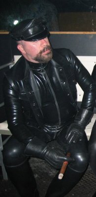 Of course I would like to be sexually abused by a Master wearing rubber!