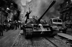 In August 1968, 5000 tanks and hundreds of thousands Soviet soldiers invaded Prague, Czech Republic, and Josef Koudelka photographed the whole thing
