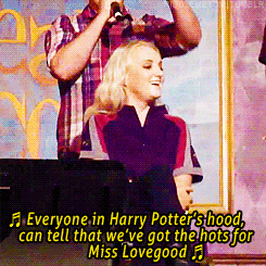 riddlemetom:  Glee’s Warblers sing a HP rendition of “What makes you beautiful” to Evanna Lynch [x] 