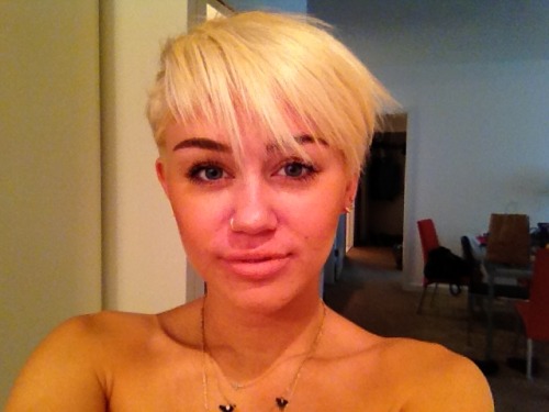 Miley cyrus annie leibovitz vanity fair